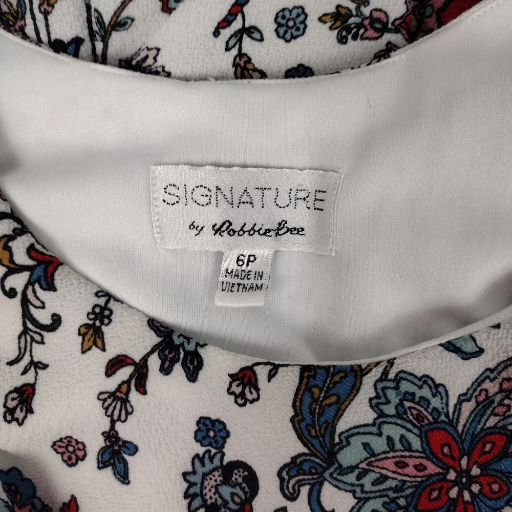 Beautiful handkerchief dress - Picture 6 of 15